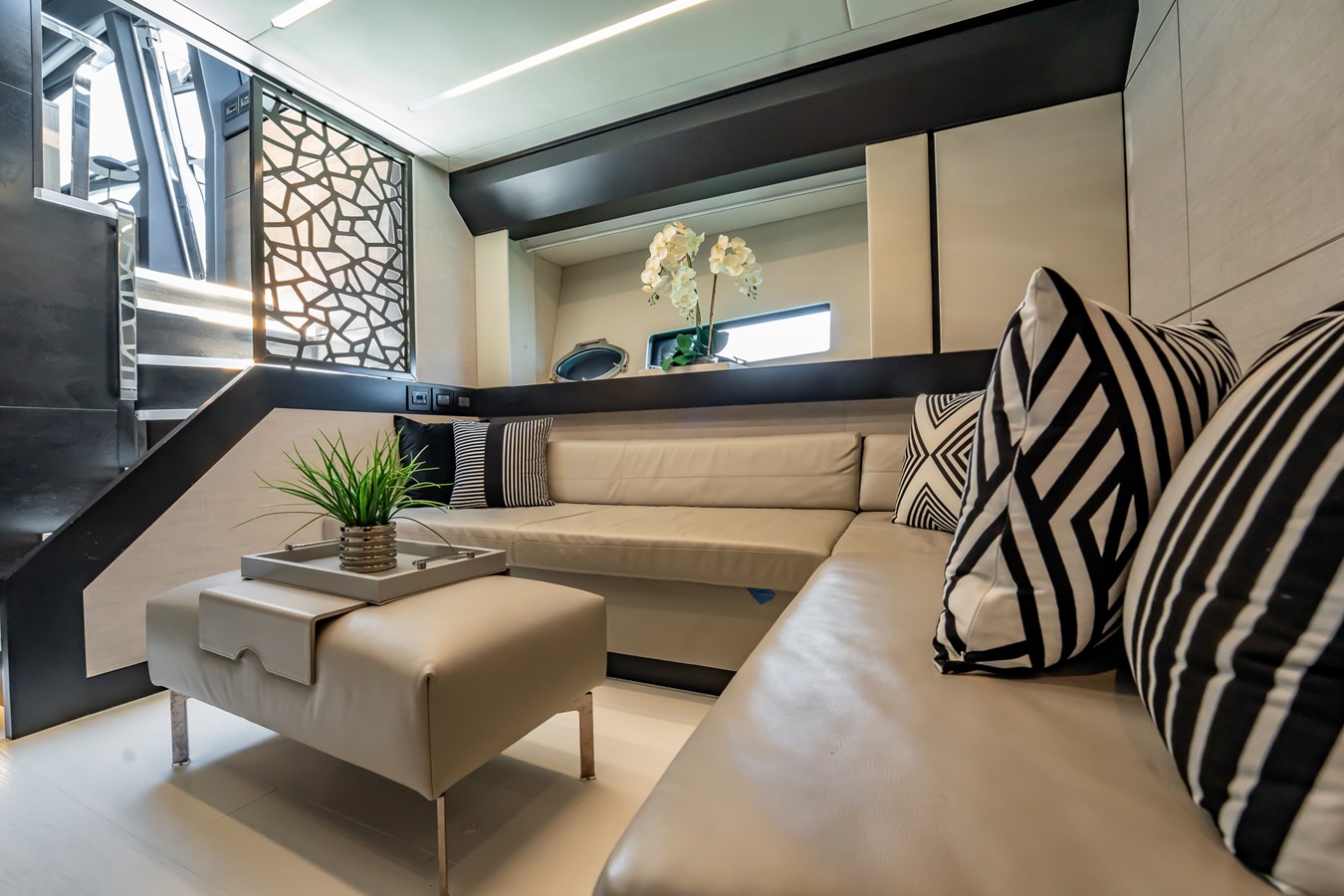 Pershing Motor Yacht ON THE MOVE For Sale