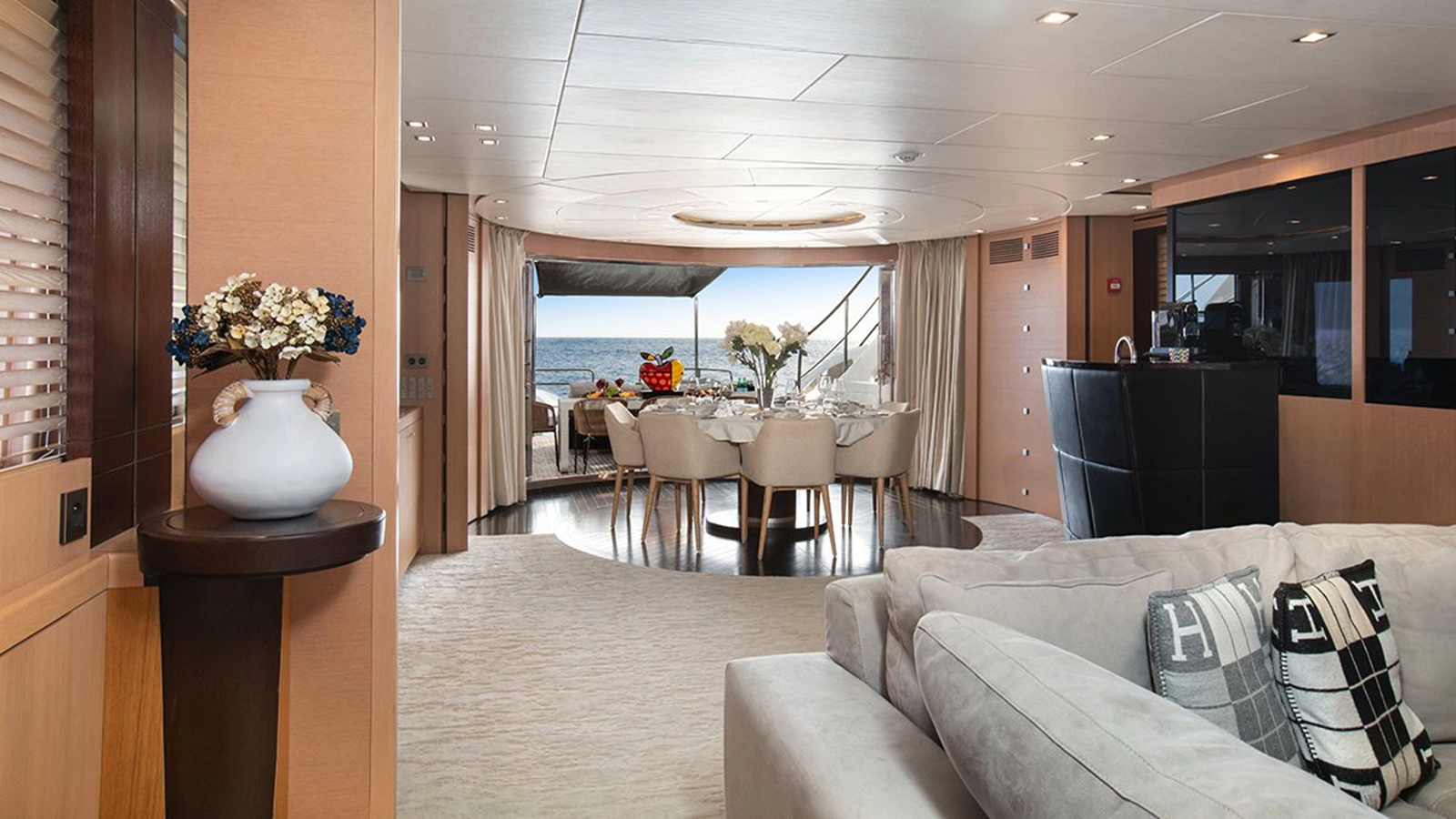 Isa Yachts Motor Yacht YCM 120 For Sale
