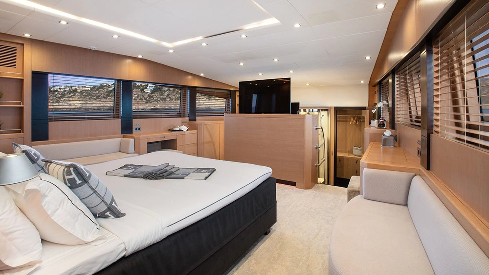 Isa Yachts Motor Yacht YCM 120 For Sale