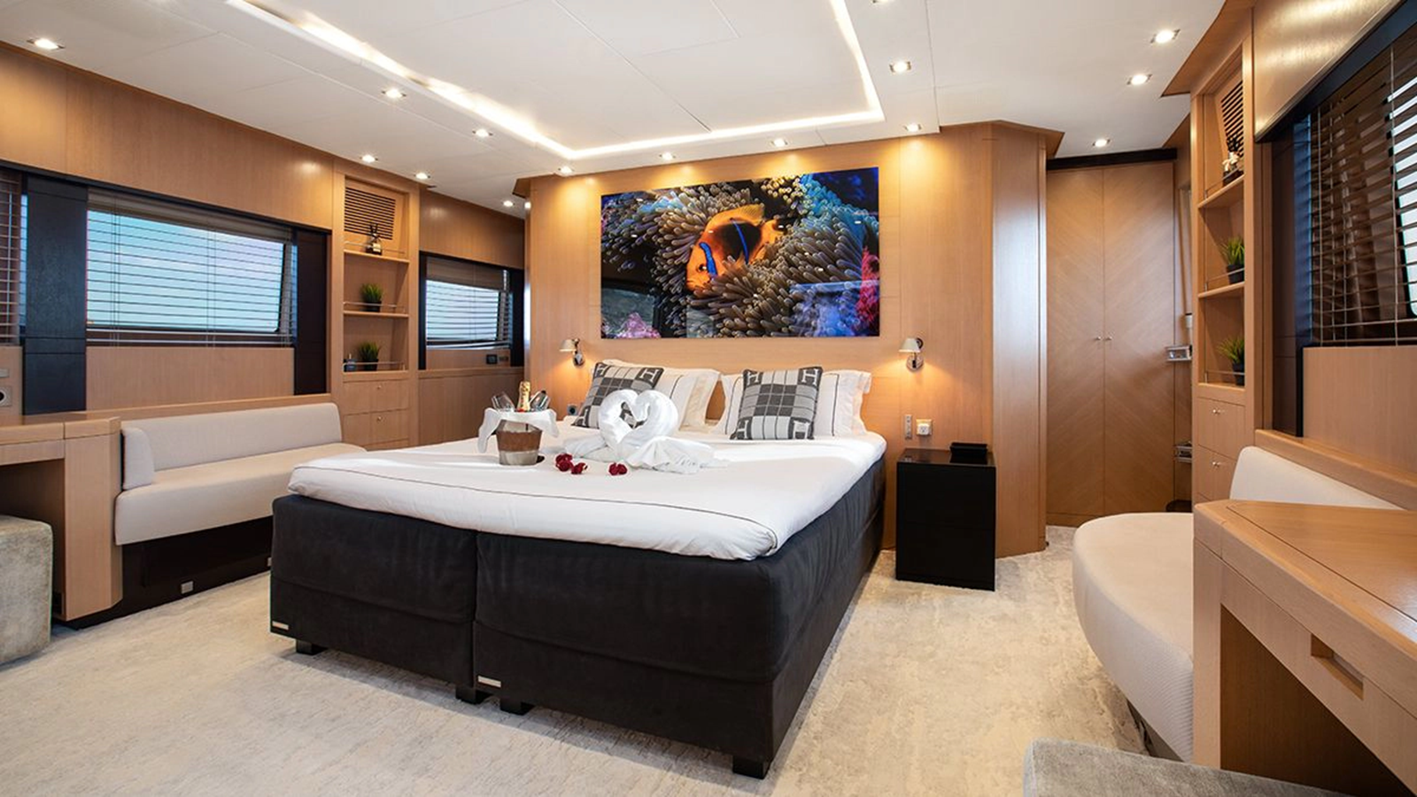 Isa Yachts Motor Yacht YCM 120 For Sale