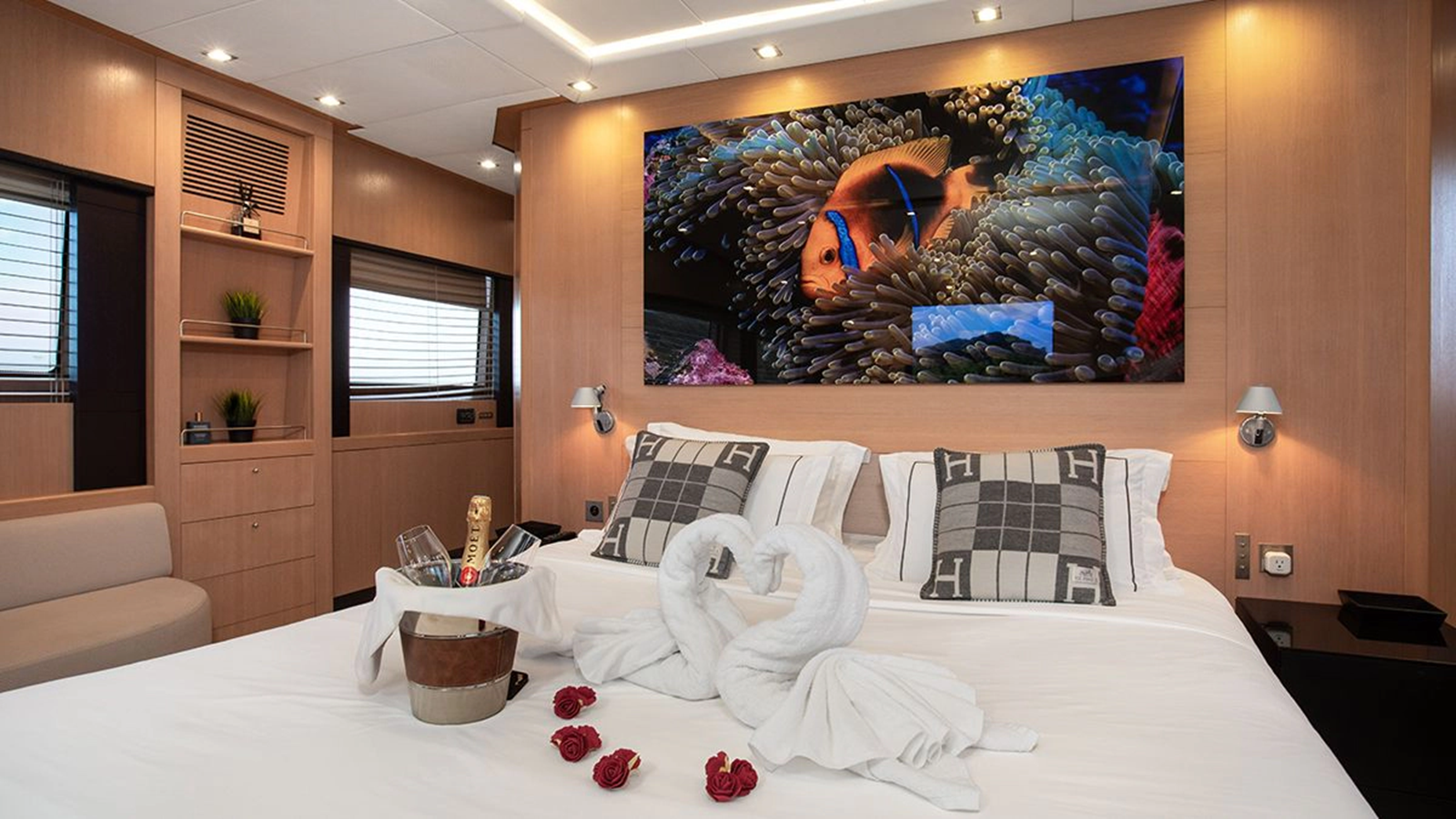 Isa Yachts Motor Yacht YCM 120 For Sale