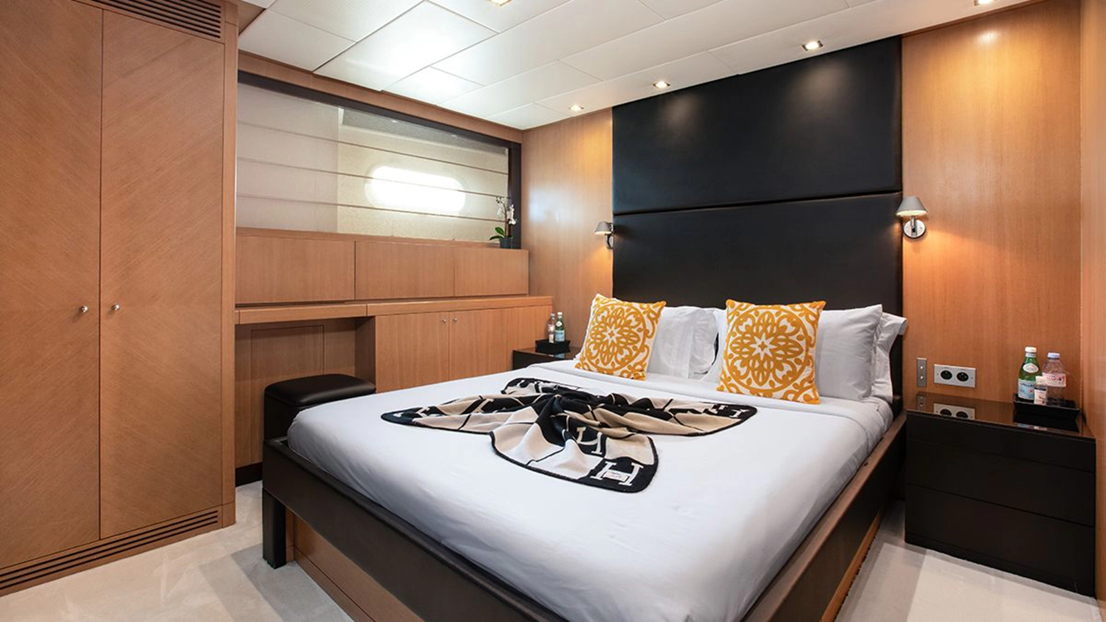 Isa Yachts Motor Yacht YCM 120 For Sale