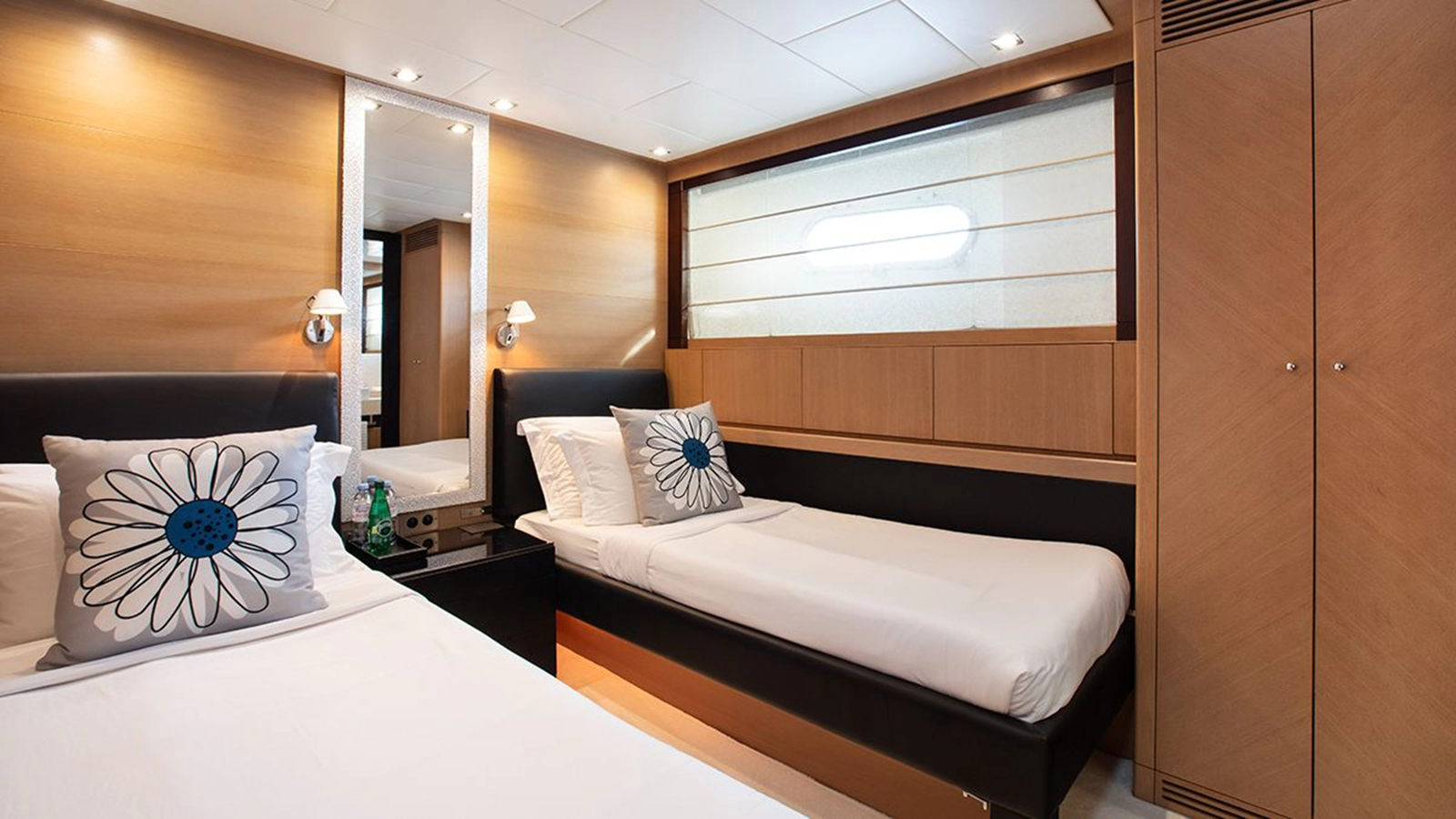 Isa Yachts Motor Yacht YCM 120 For Sale