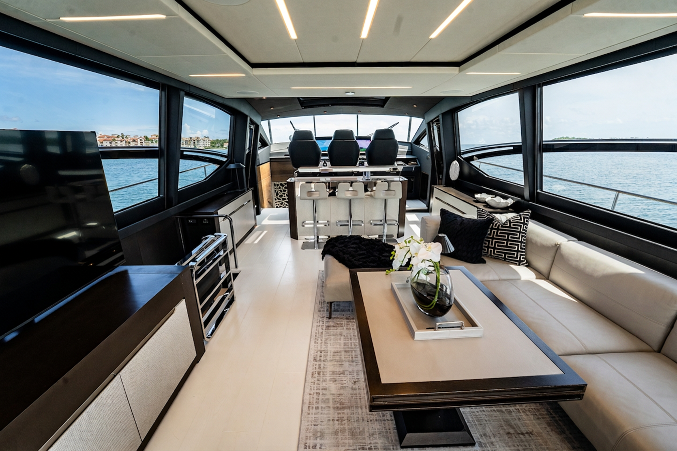 Pershing Motor Yacht ON THE MOVE For Sale