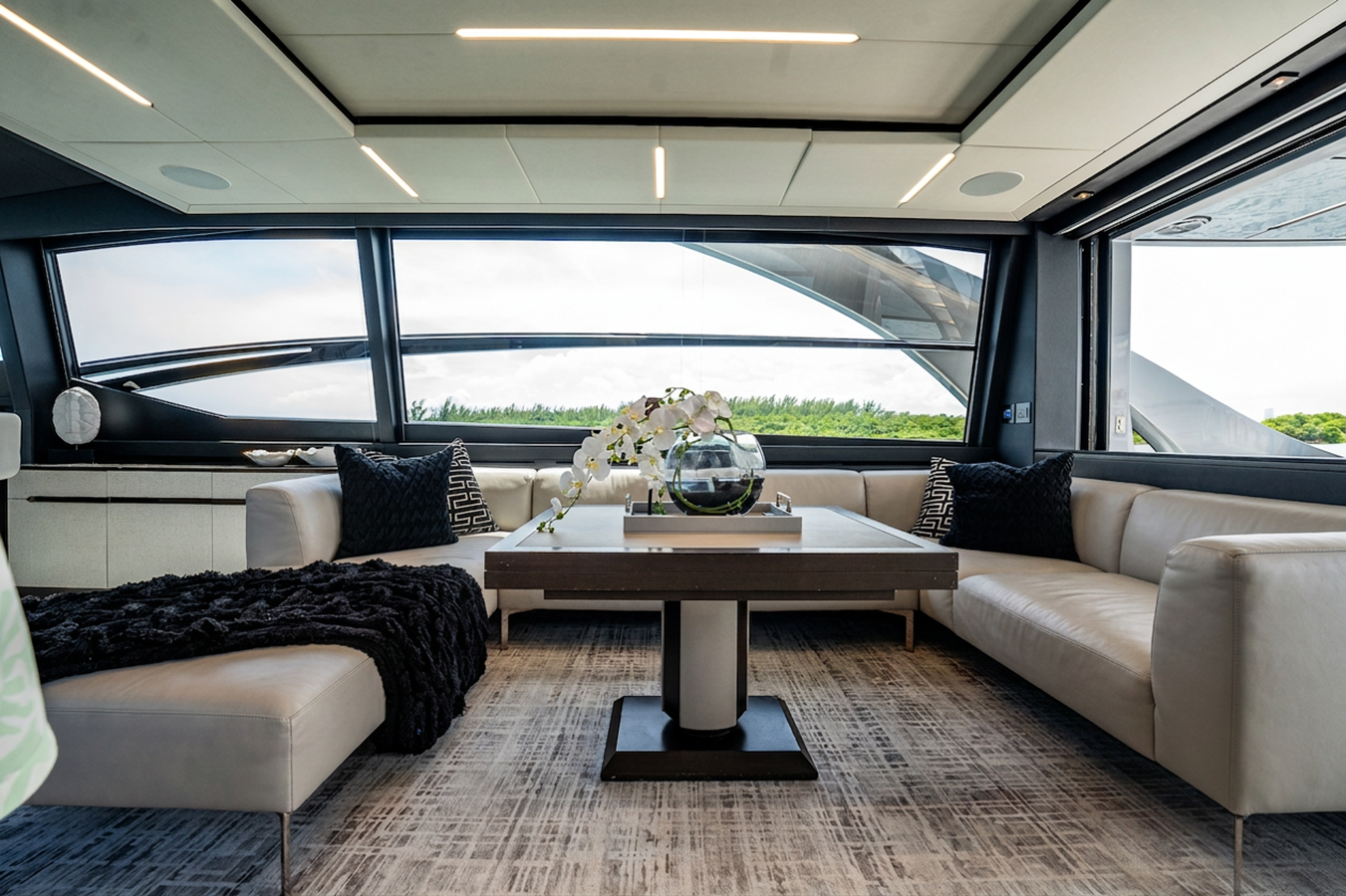 Pershing Motor Yacht ON THE MOVE For Sale