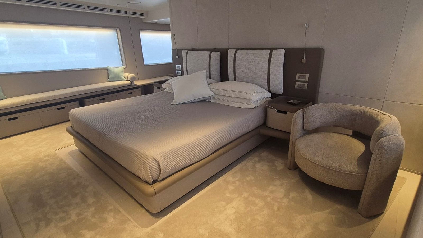 Custom Line Motor Yacht SOLE For Sale