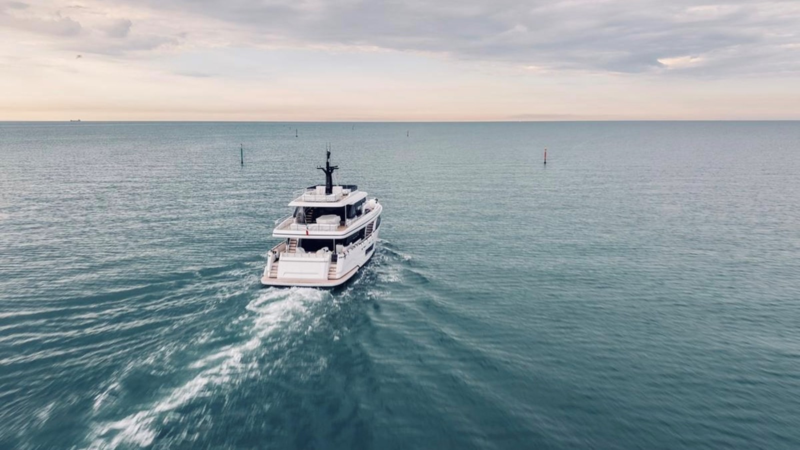 Custom Line Motor Yacht SOLE For Sale
