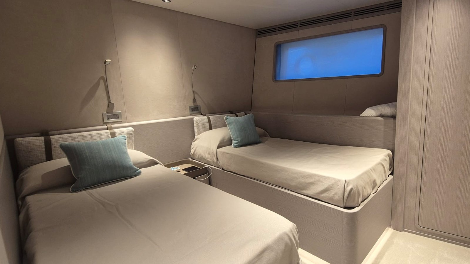 Custom Line Motor Yacht SOLE For Sale