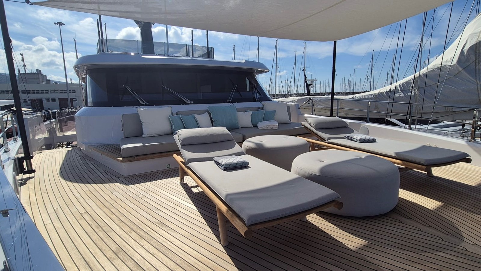 Custom Line Motor Yacht SOLE For Sale