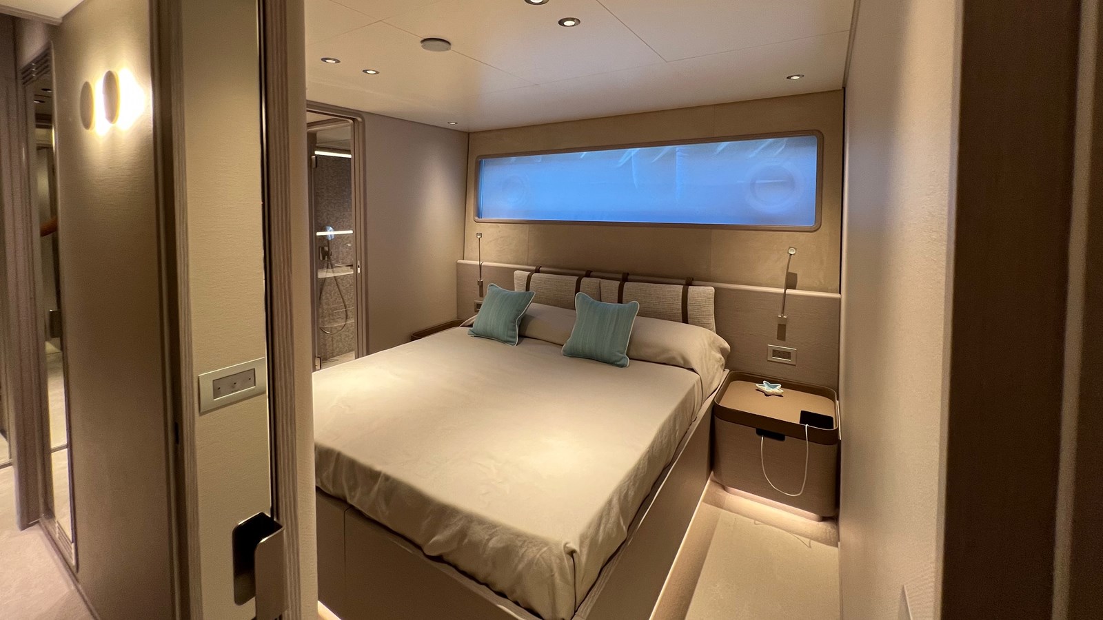 Custom Line Motor Yacht SOLE For Sale