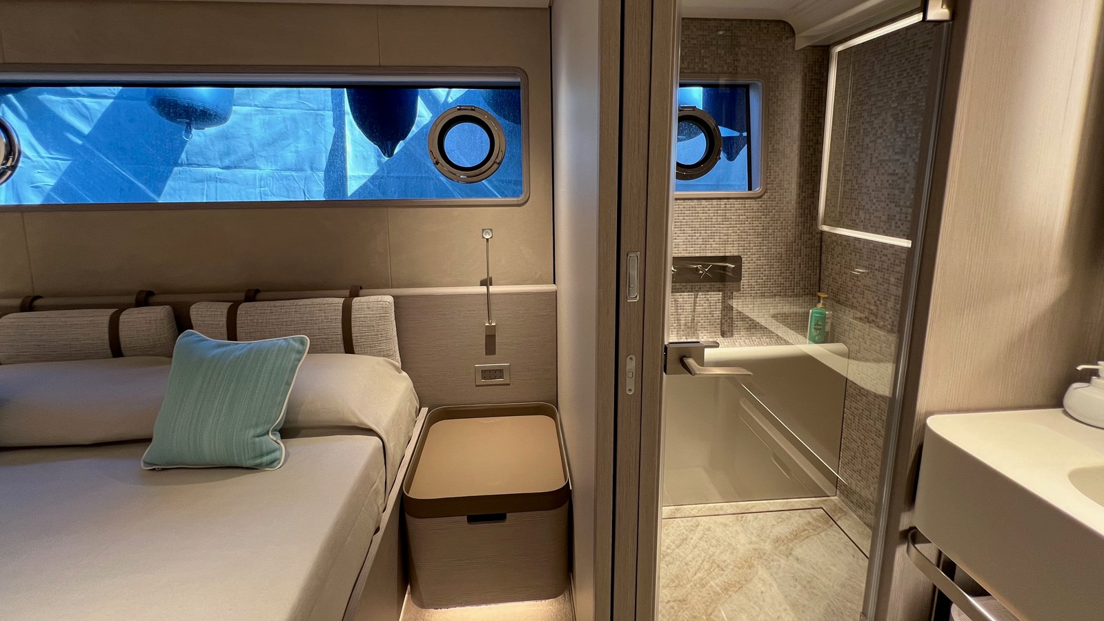 Custom Line Motor Yacht SOLE For Sale