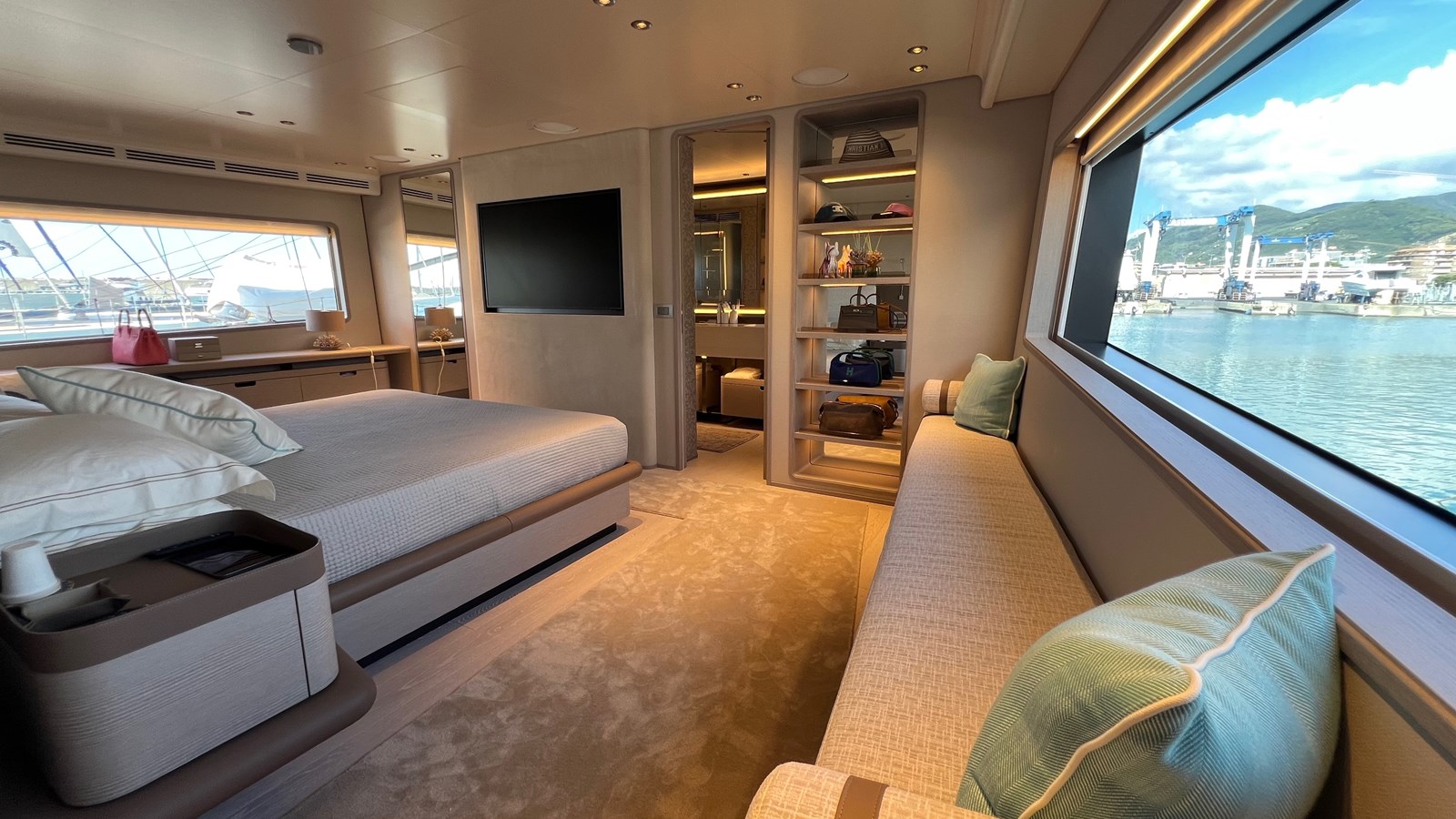 Custom Line Motor Yacht SOLE For Sale