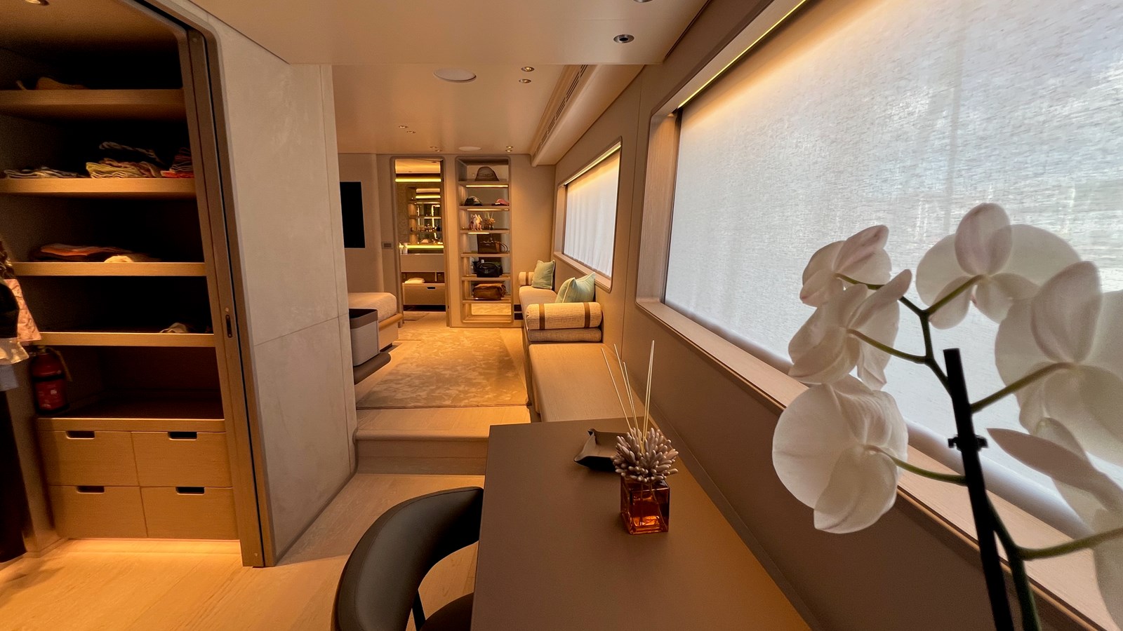 Custom Line Motor Yacht SOLE For Sale
