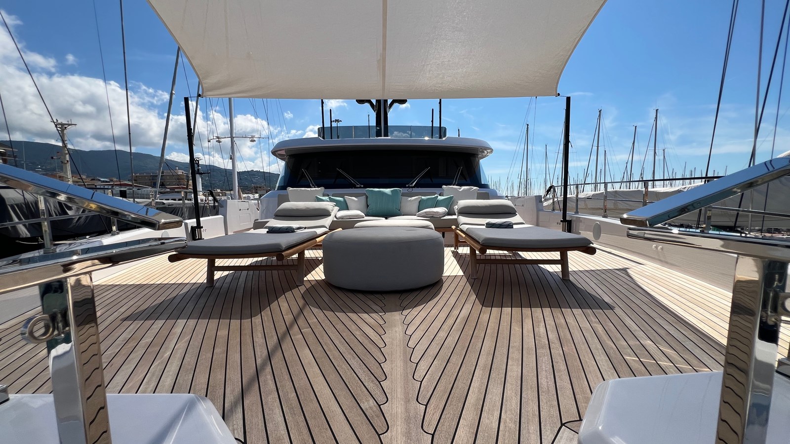 Custom Line Motor Yacht SOLE For Sale