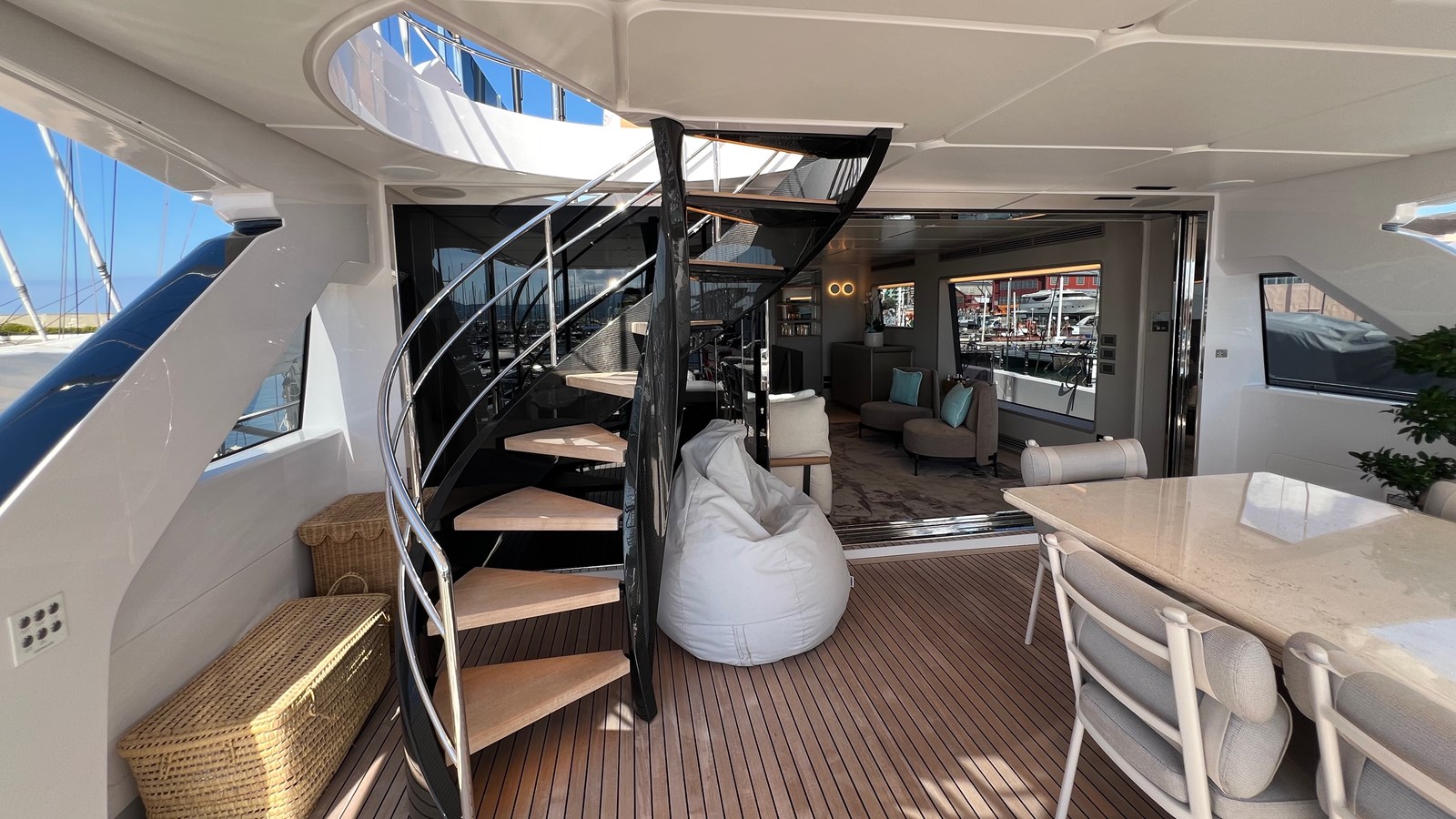 Custom Line Motor Yacht SOLE For Sale
