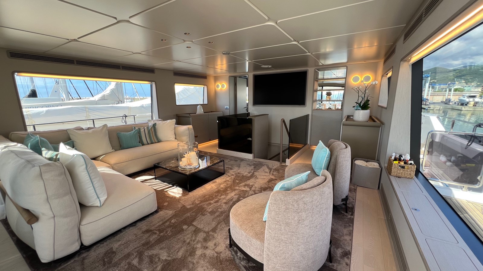 Custom Line Motor Yacht SOLE For Sale