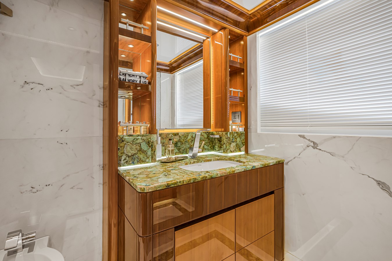 Majesty Motor Yacht ATLANTIS For Sale