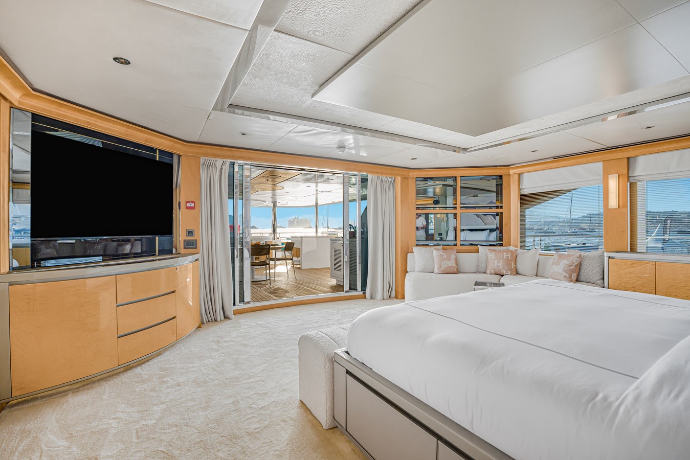 Majesty Motor Yacht ATLANTIS For Sale