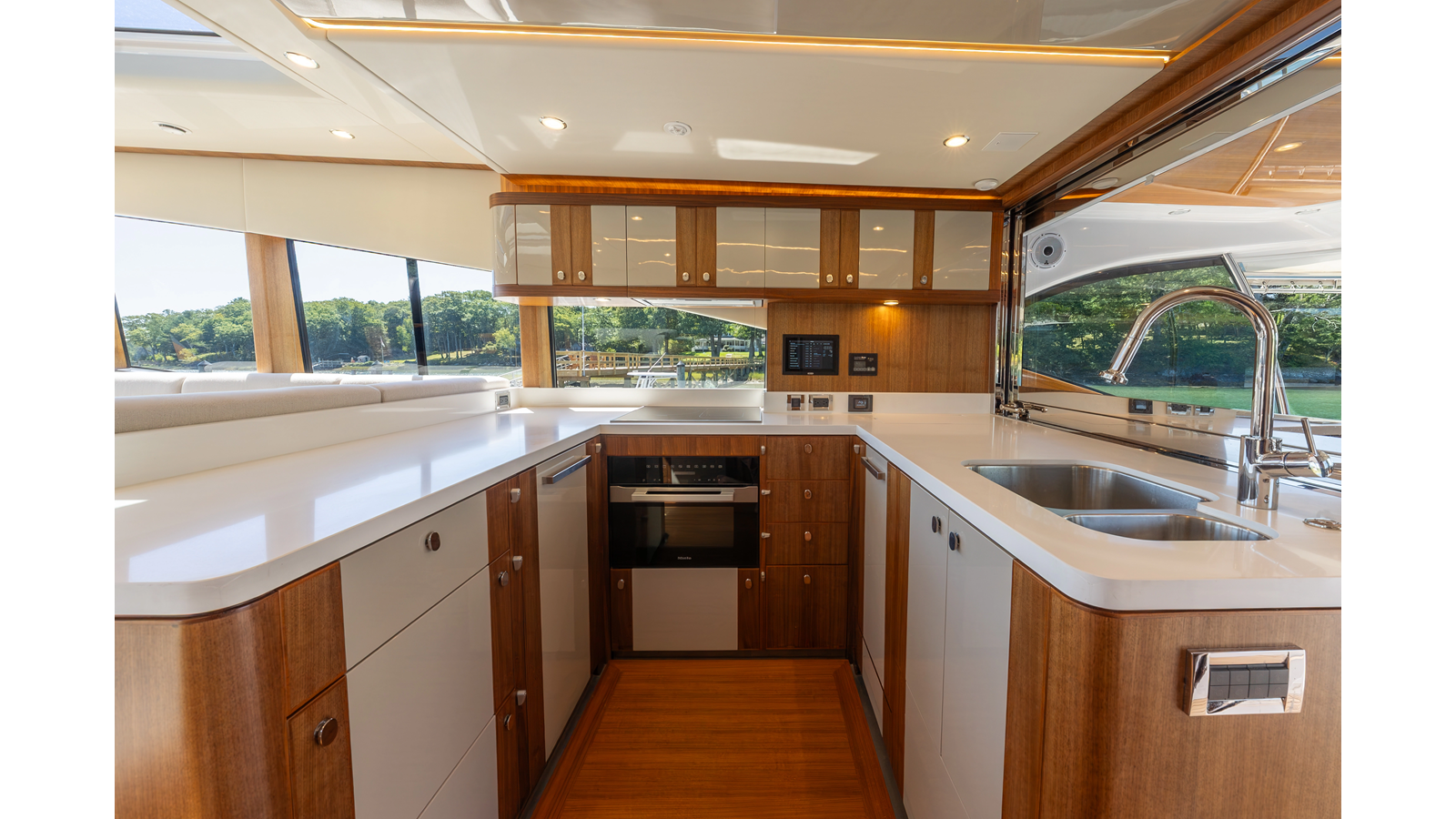 Belize Motoryacht Cruising Yacht LYRICA For Sale