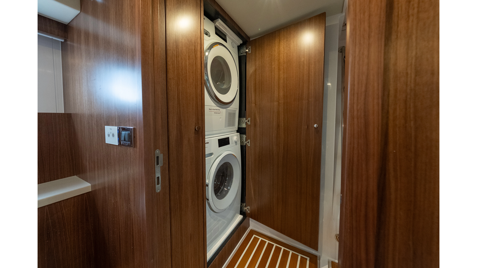 Belize Motoryacht Cruising Yacht LYRICA For Sale
