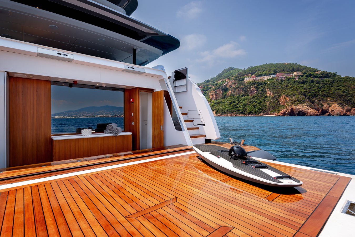 Ferretti Custom Line Commercial Vessel LADY DIA For Sale