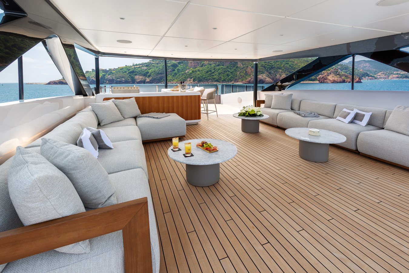Ferretti Custom Line Commercial Vessel LADY DIA For Sale