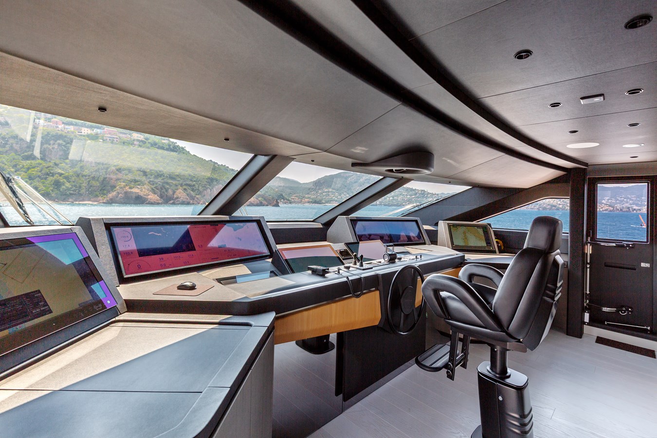 Ferretti Custom Line Commercial Vessel LADY DIA For Sale