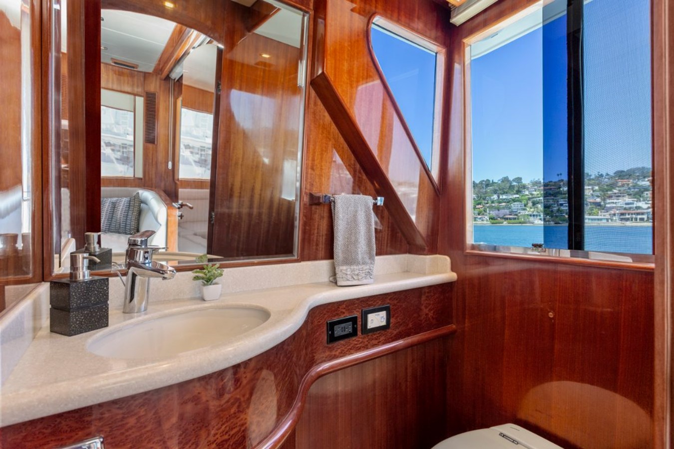 Hampton Yachts Motor Yacht TIGER LILLI For Sale