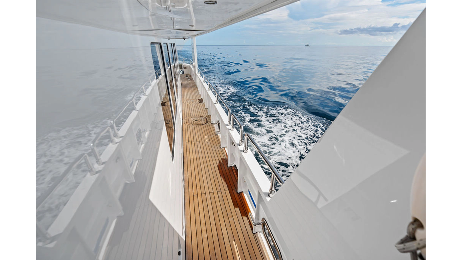 Overing Motor Yacht SAMSARA For Sale