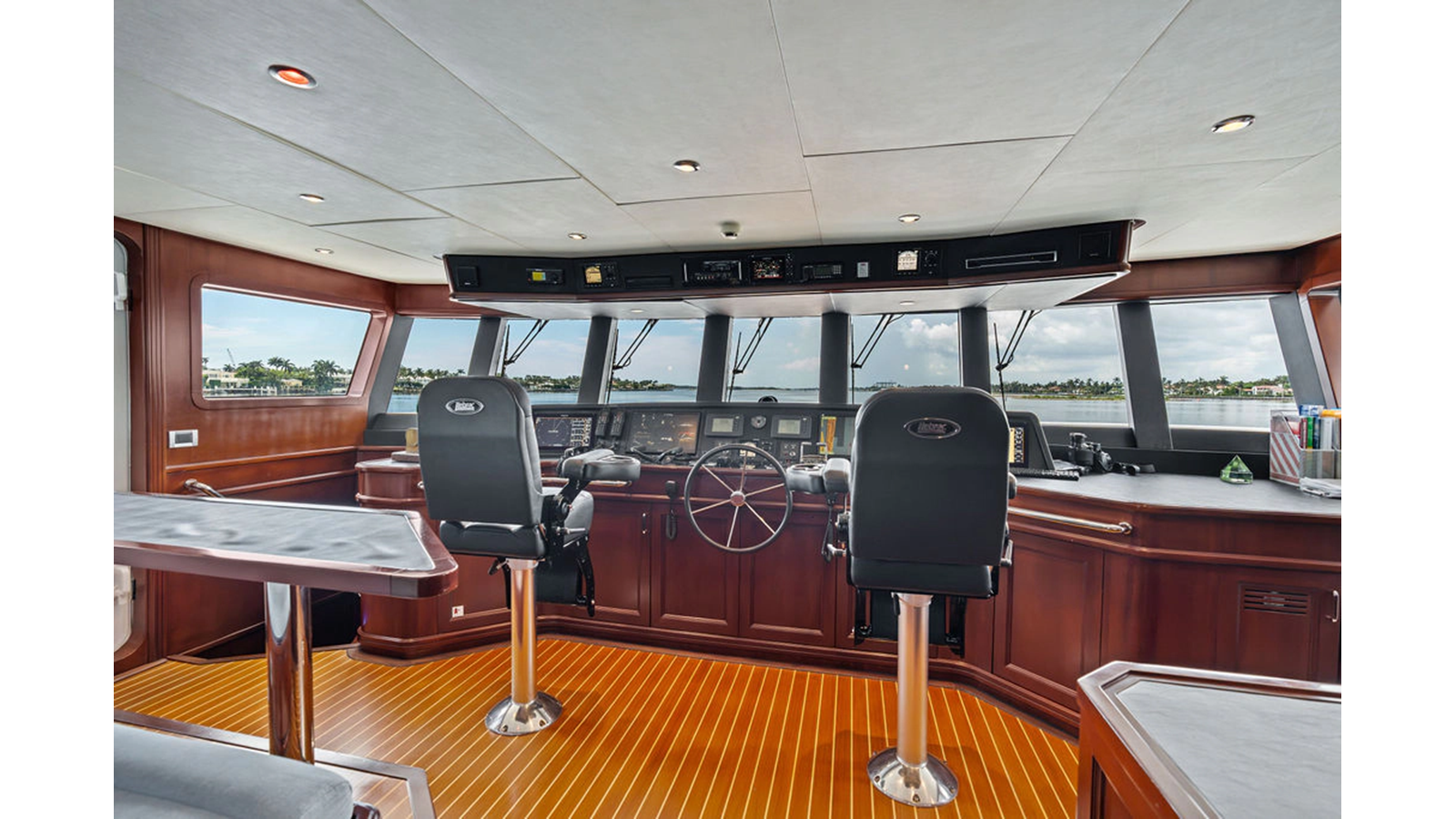 Overing Motor Yacht SAMSARA For Sale