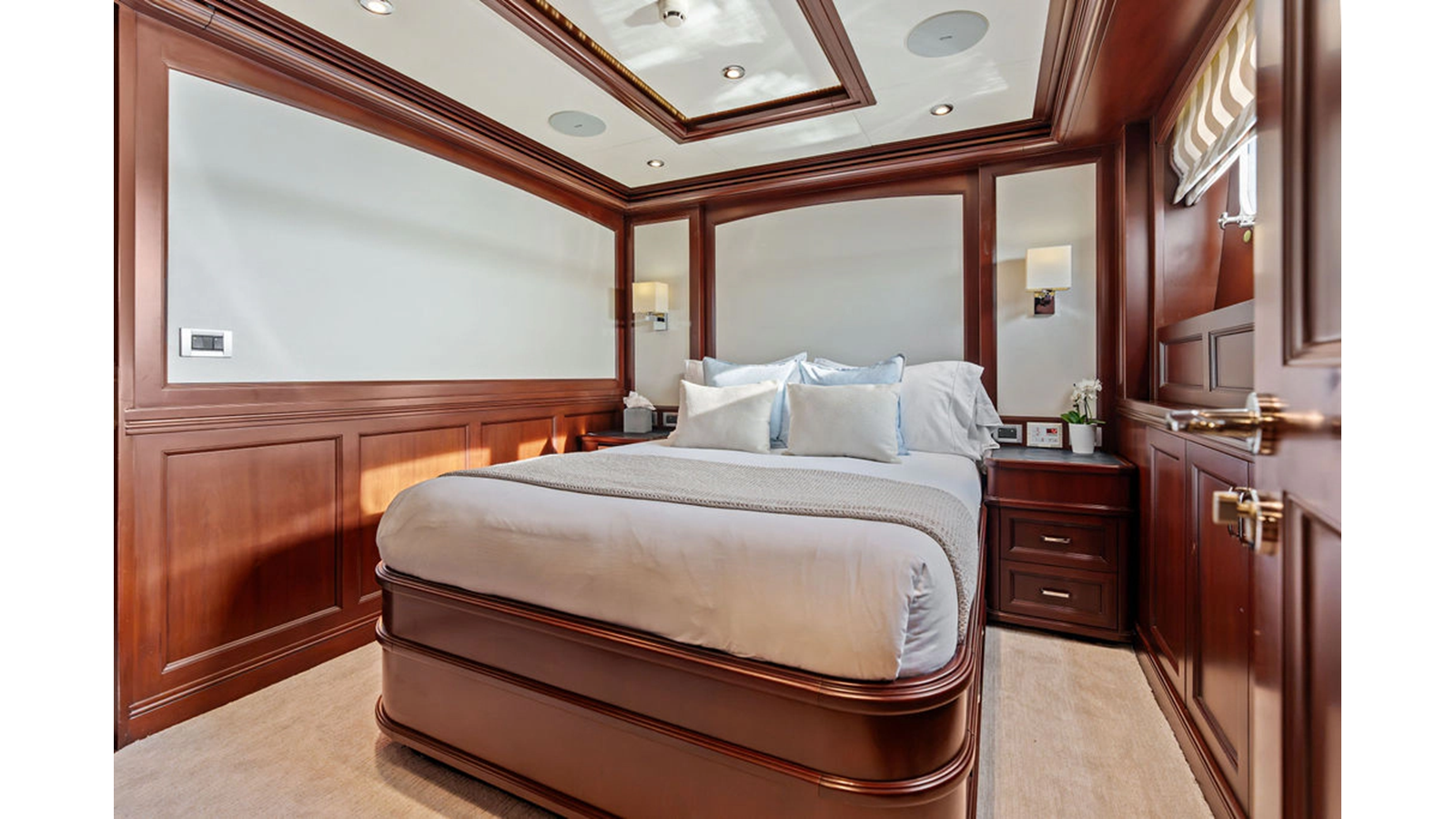 Overing Motor Yacht SAMSARA For Sale