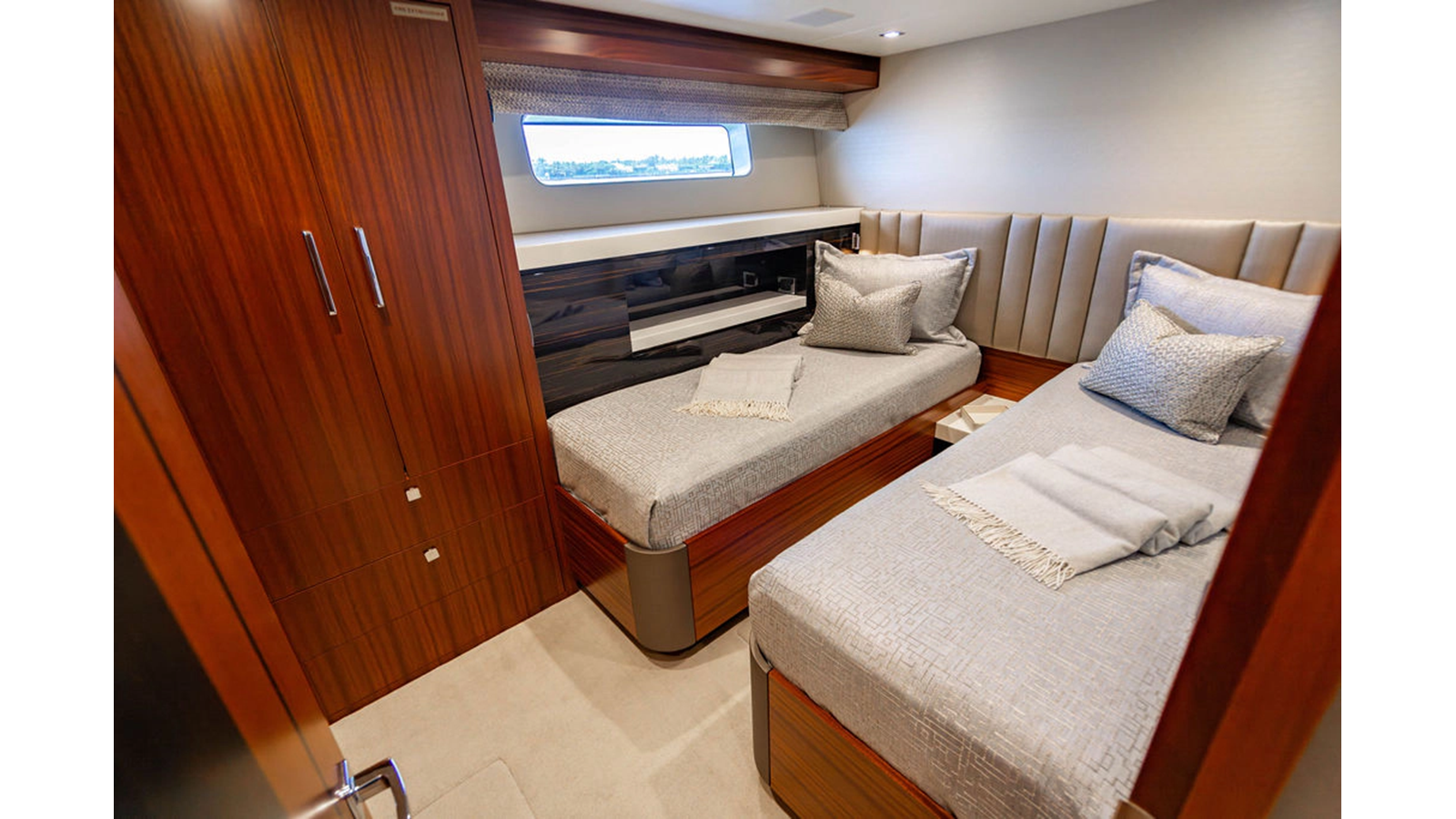 Hatteras Motor Yacht TRU LUV For Sale
