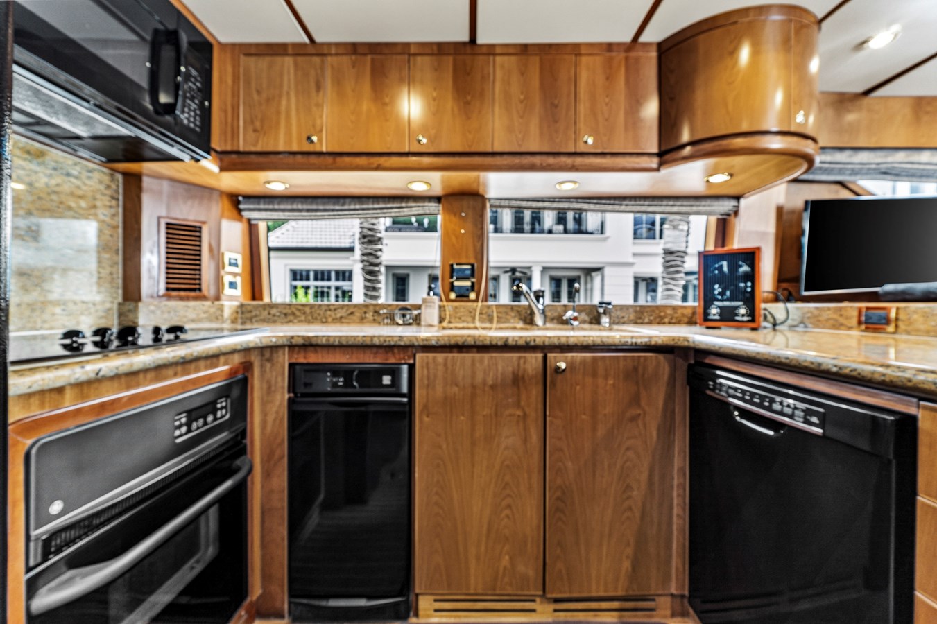 Hargrave Custom Yachts Motor Yacht ROXY MARIA For Sale