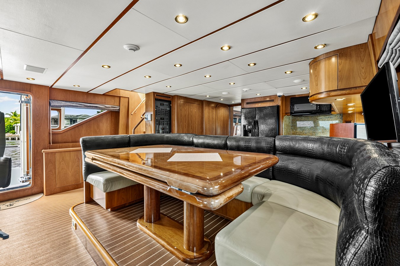 Hargrave Custom Yachts Motor Yacht ROXY MARIA For Sale