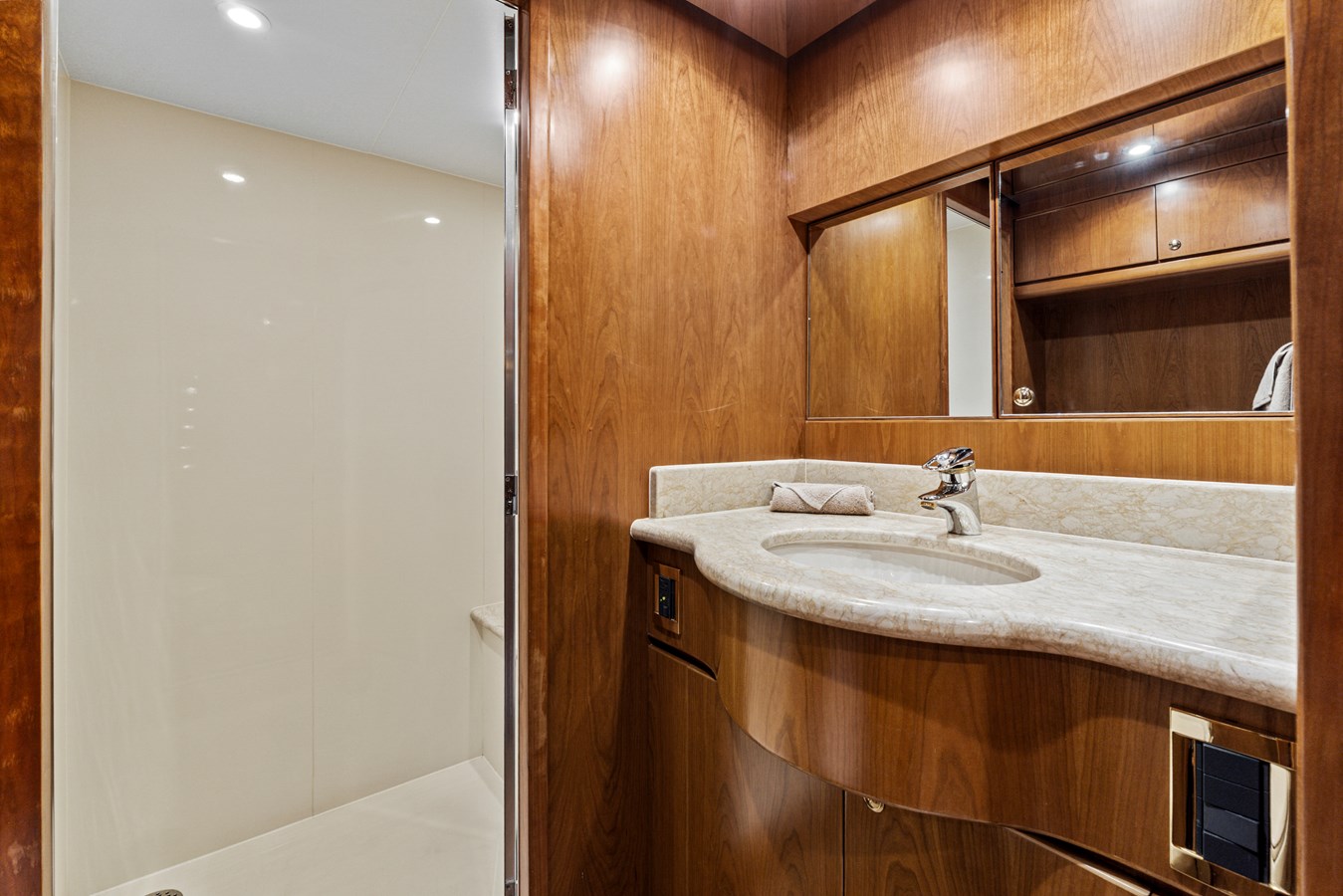 Hargrave Custom Yachts Motor Yacht ROXY MARIA For Sale