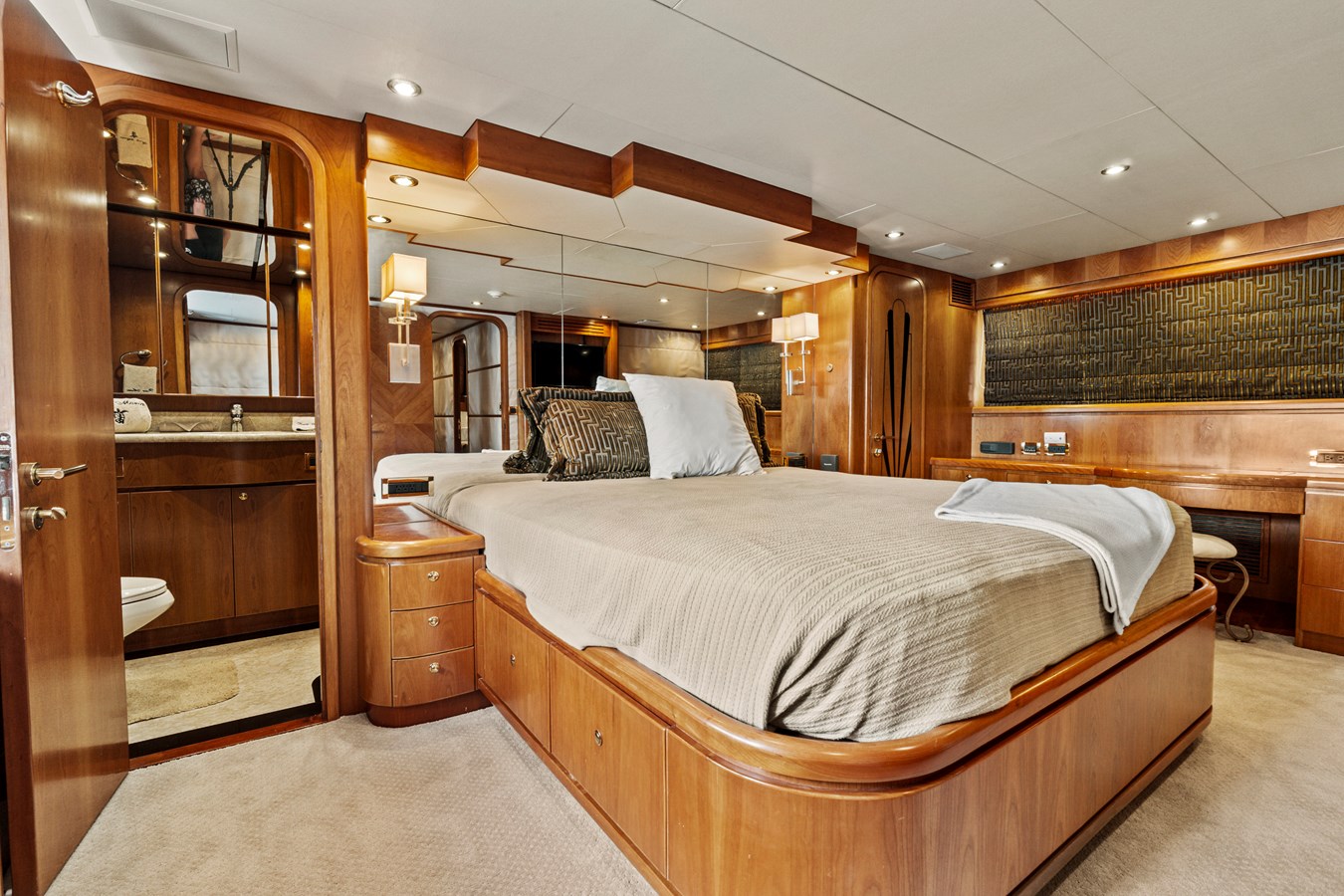 Hargrave Custom Yachts Motor Yacht ROXY MARIA For Sale